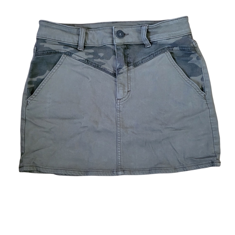 American Eagle camo mini skirt size 6